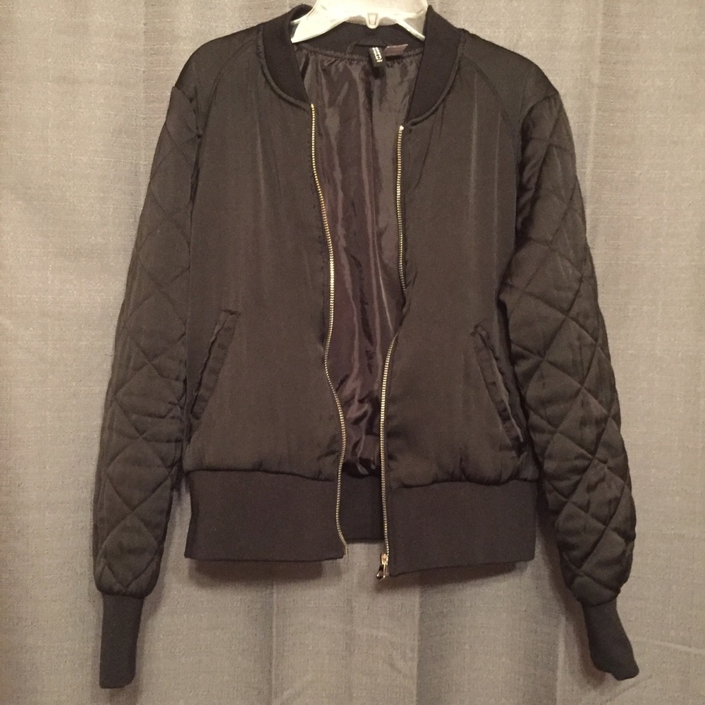 Quilted sleeves black bomber